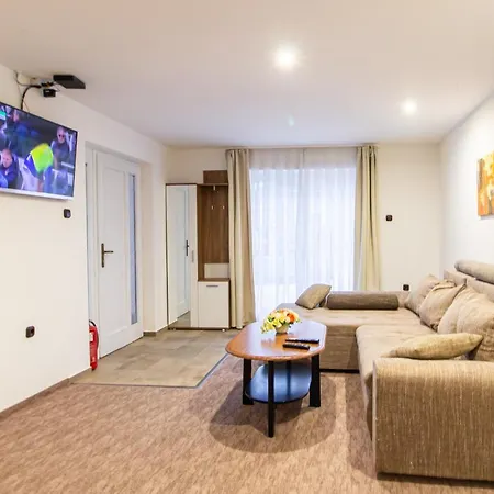 Deli Terasz A Free Parking, Self-check-in Anytime Appartement