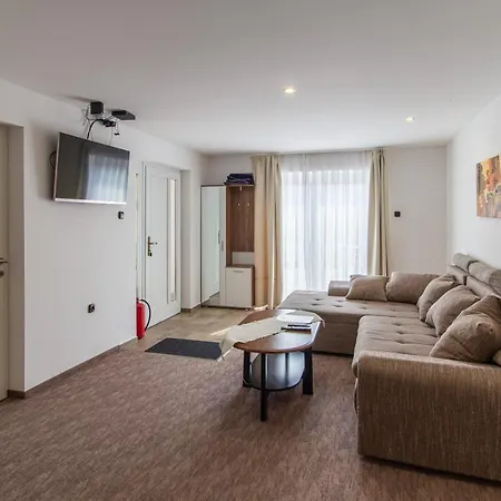 Apartment Deli Terasz A Free Parking, Self-check-in Anytime Gyor