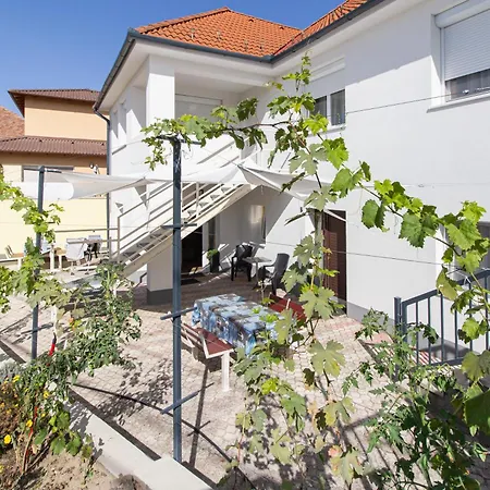 Apartment Deli Terasz A Free Parking, Self-check-in Anytime