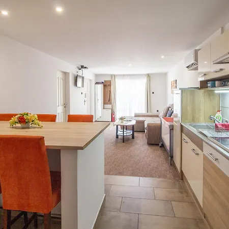 Deli Terasz A Free Parking, Self-check-in Anytime Apartamento *