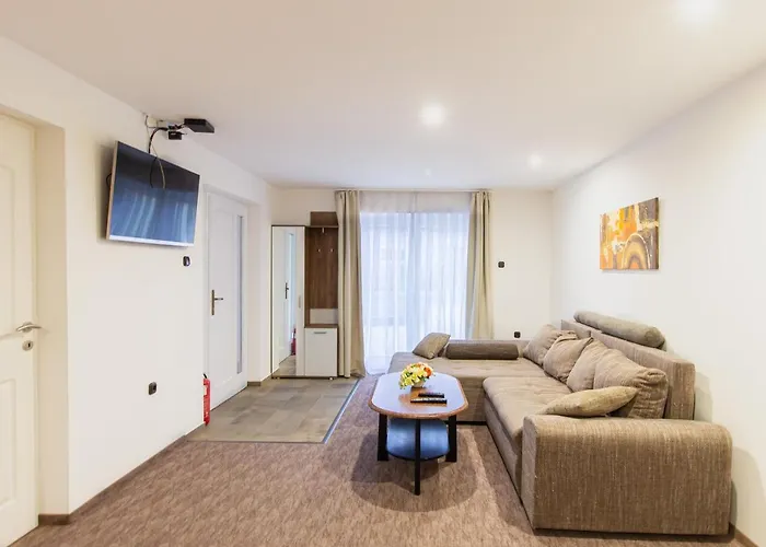 Deli Terasz A Free Parking, Self-check-in Anytime גיור