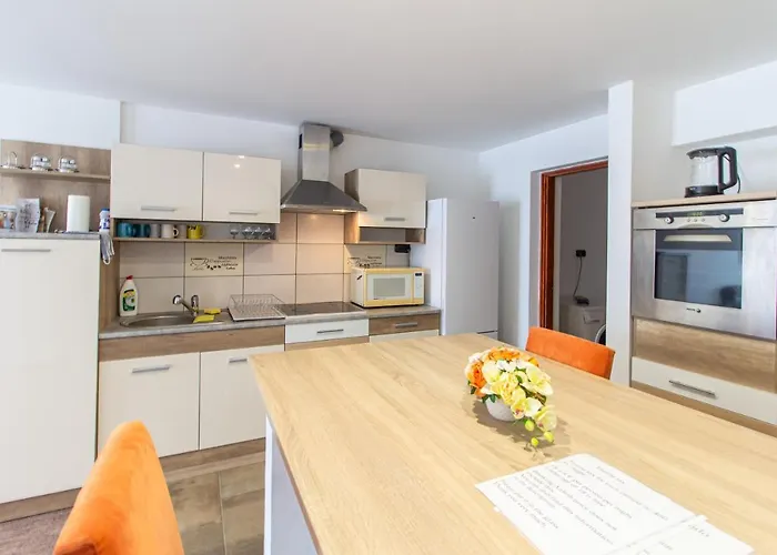 Deli Terasz A Free Parking, Self-check-in Anytime